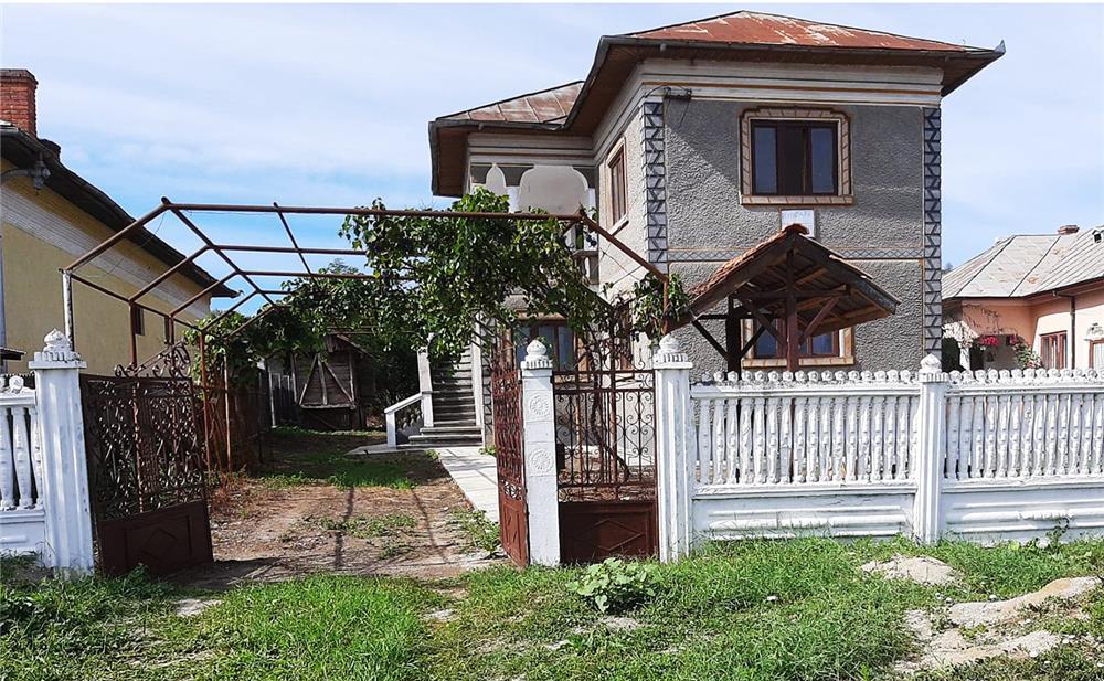 Vand Vila cu doua corpuri de casa in localitatea Scaesti (la 28 de km de Craiova)
