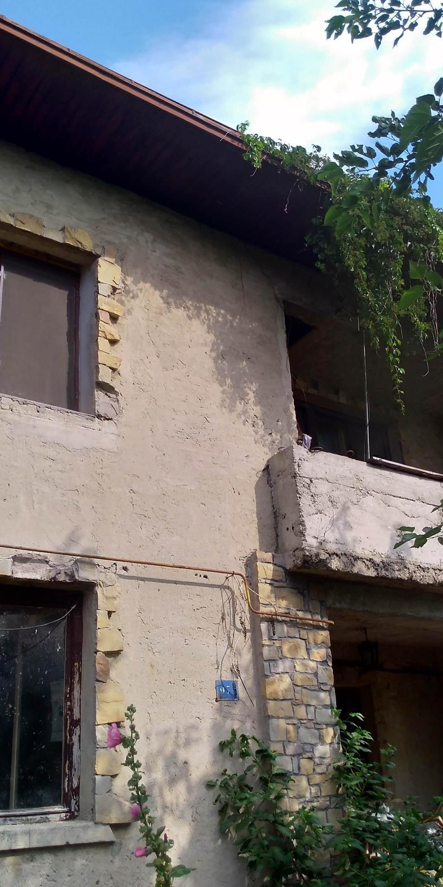 Vând Vila cu teren de 2000 mp.