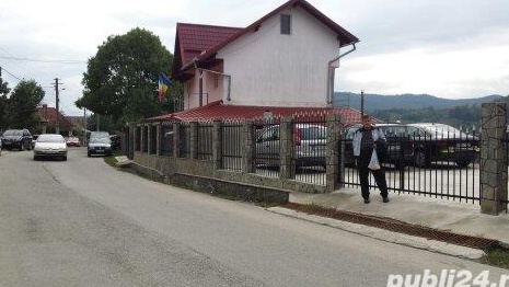 VAND VILA VALEA DOFTANA  13 CAMERE 3840 MP TEREN 10 BAI SALA DE MESE CU BAR 2 TERASE INCHISE LICING
