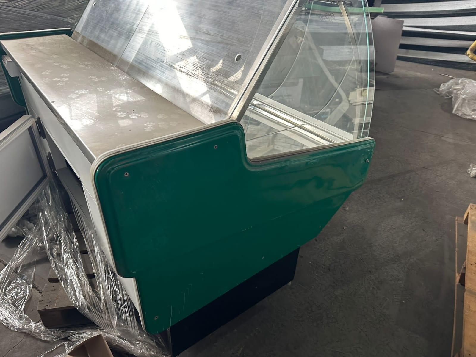 Vand vitrine frigorifice pentru mezeluri,lactate