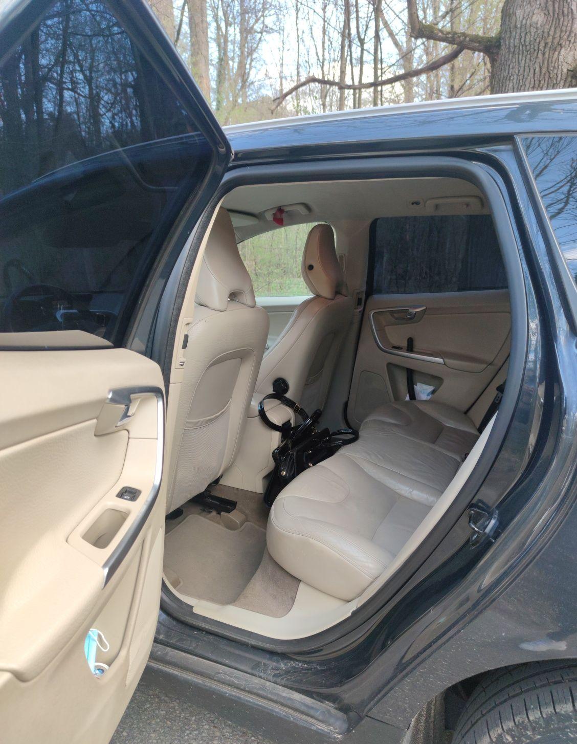 Vând Volvo XC60:
