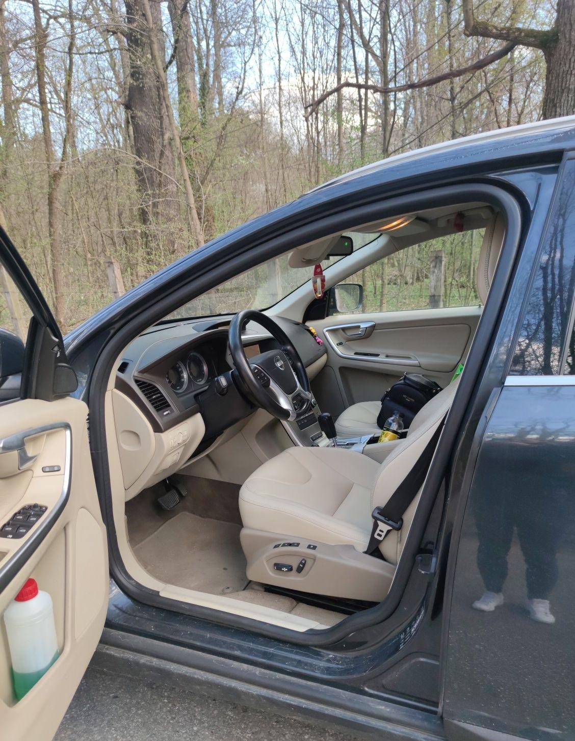 Vând Volvo XC60: