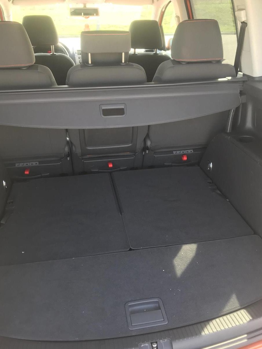 VAND VW TOURAN CROSS 7LOCURI