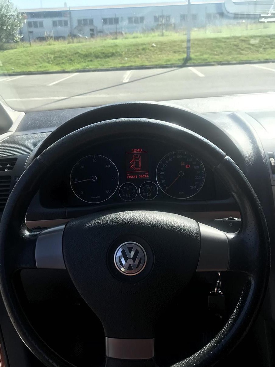 VAND VW TOURAN CROSS 7LOCURI