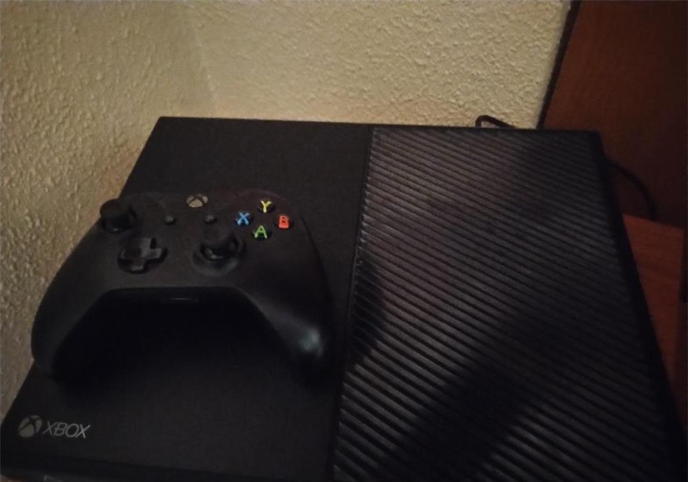 Vand- XBOX ONE 500GB+ 4 jocuri