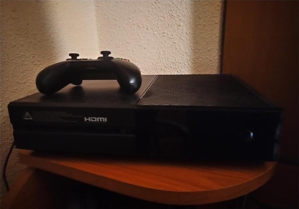 Vand- XBOX ONE 500GB+ 4 jocuri