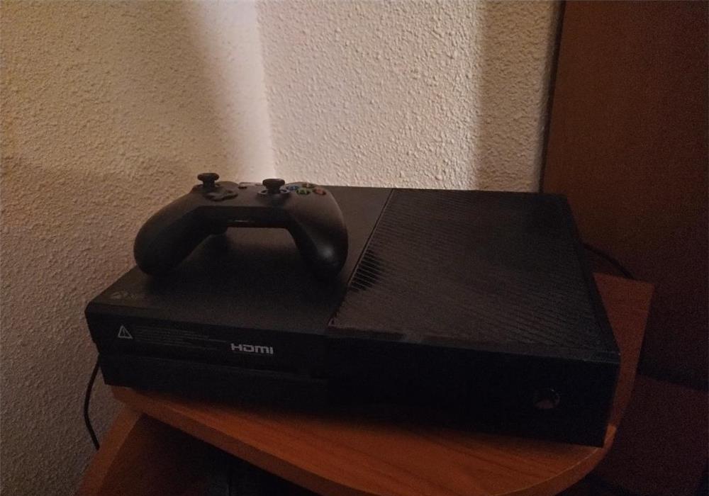 Vand- XBOX ONE 500GB+ 4 jocuri