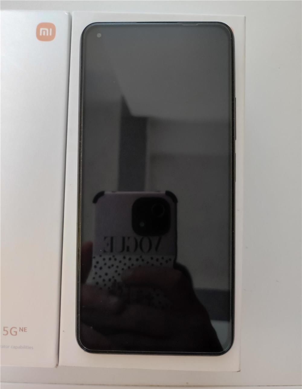 Vând Xiaomi 11 Lite 5G NE, 8 GB RAM, 128GB Stocare arata 10/10