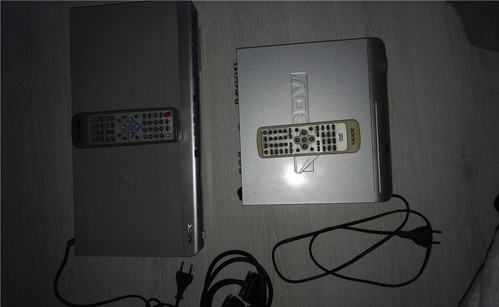 Vand/schimb  lavaliera ,microfon ,boxa ,masina fum , dvd