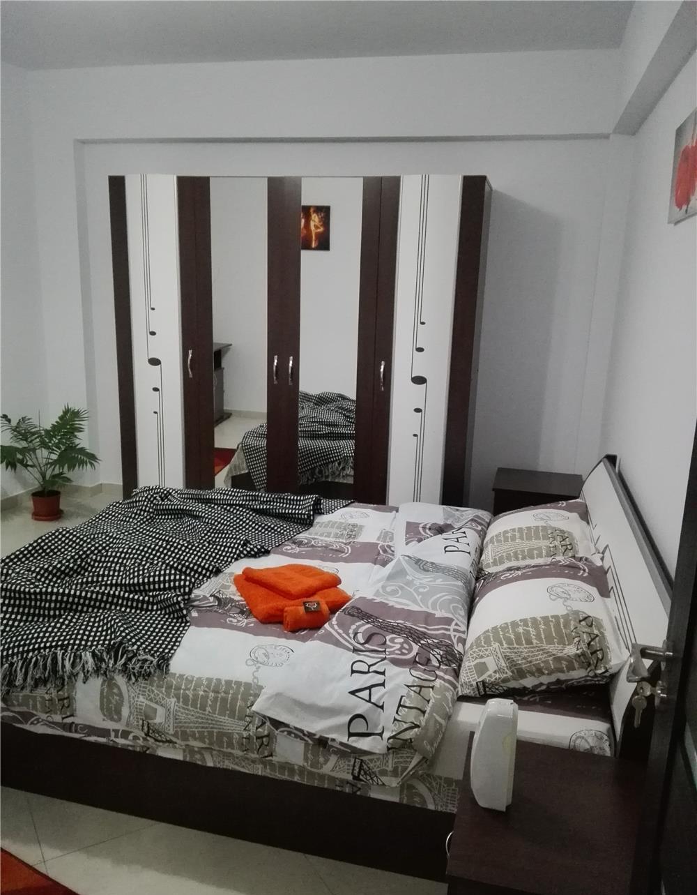 Vanzare apartament 2 cam, bucatarie, baie, demisol.