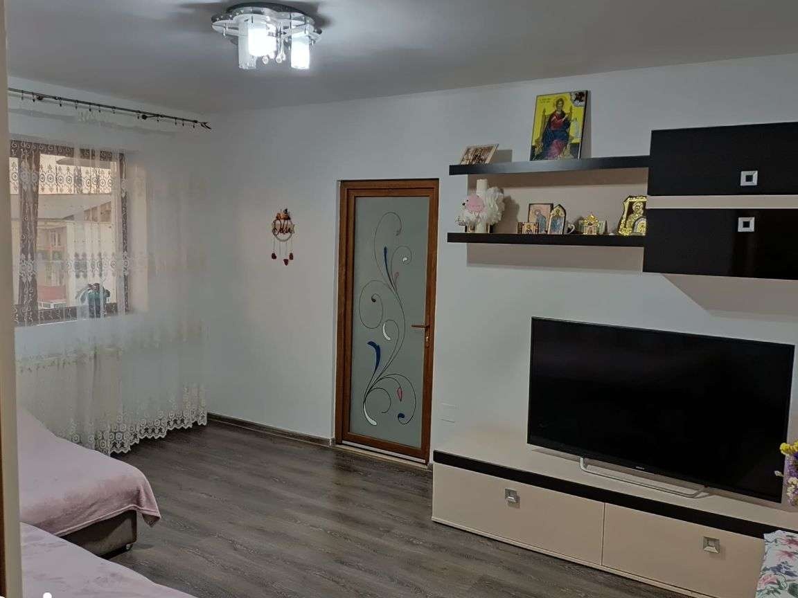 Vanzare apartament 2 camere, renovat, micro 6 Targoviste