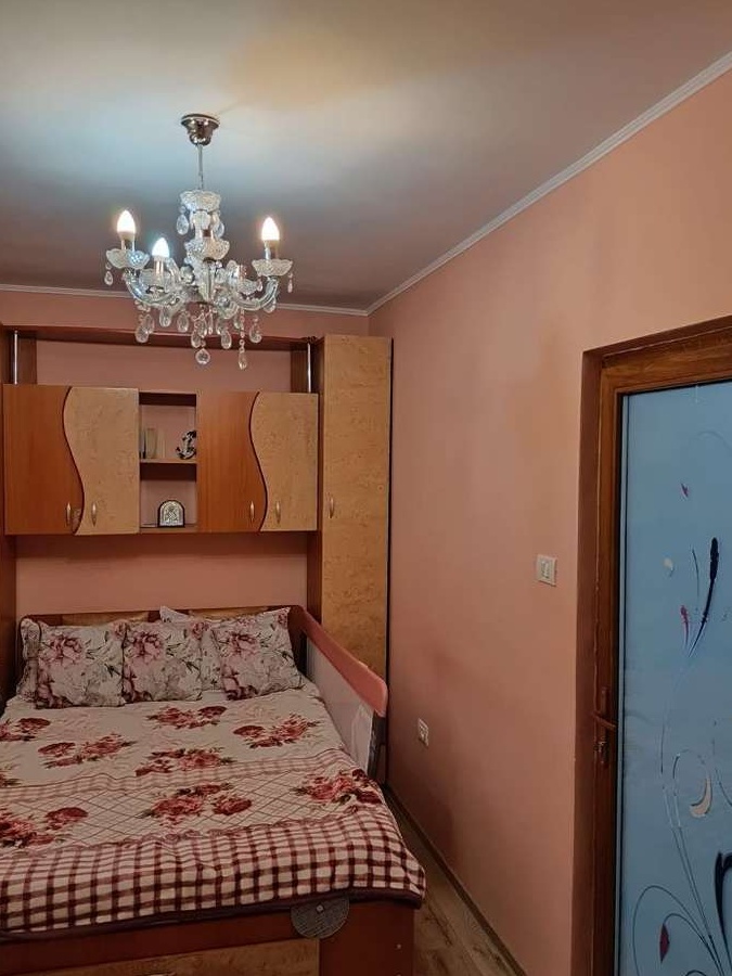 Vanzare apartament 2 camere, renovat, micro 6 Targoviste