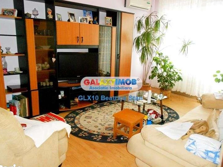 Vanzare apartament 3 camere decomandat B-dul Timisoara stradal