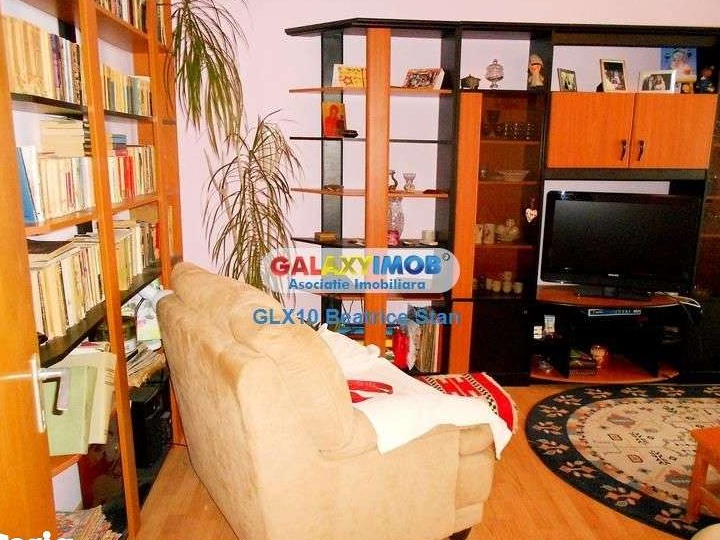 Vanzare apartament 3 camere decomandat B-dul Timisoara stradal