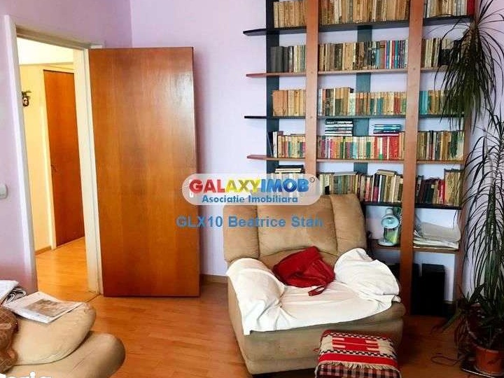 Vanzare apartament 3 camere decomandat B-dul Timisoara stradal