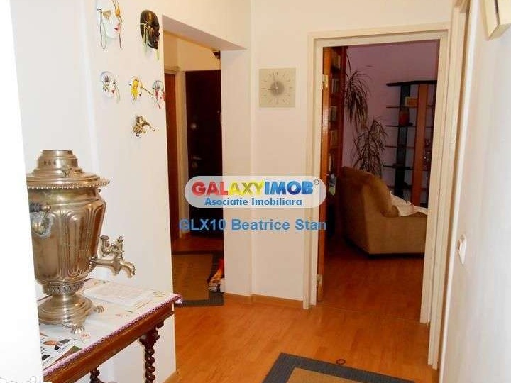 Vanzare apartament 3 camere decomandat B-dul Timisoara stradal
