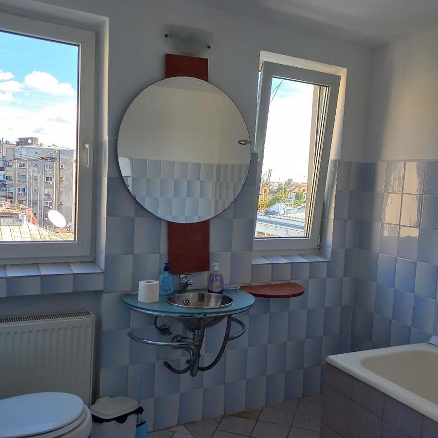 Vanzare apartament 3 camere ultacentral, vis-a-vis hotel Intercontinental si Teatrul National