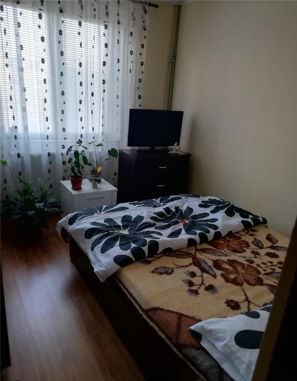 Vânzare apartament 3c decomandat etaj 3/8 confort I renovat în totalitate scară curata loc parcare