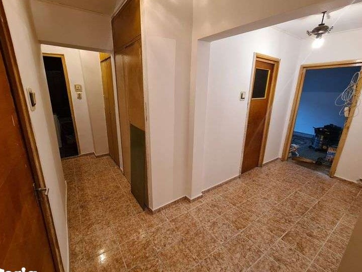 Vânzare apartament 4 camere decomandat confort 1 Rahova