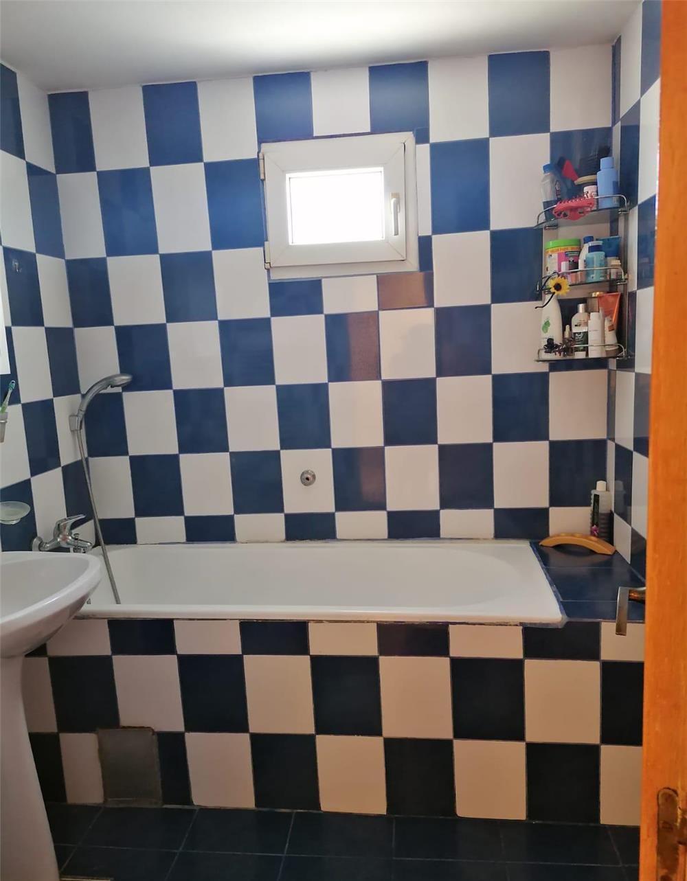 Vanzare apartament 4 camere zona Metrou Dristor