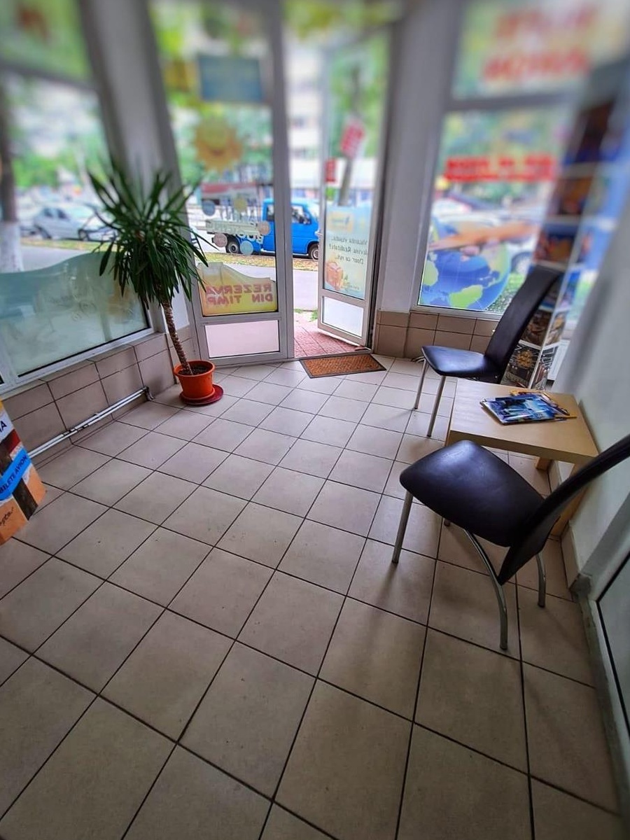 Vânzare apartament amenajat ca SPATIU COMERCIAL