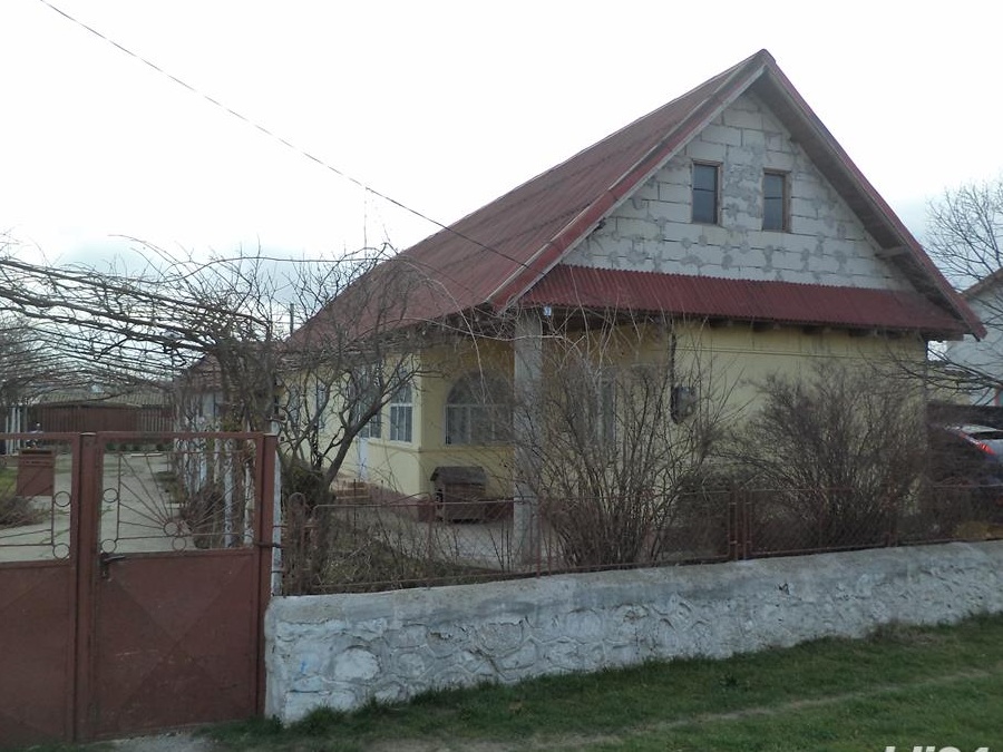 Vanzare casa cu 5 camere+795mp teren, Corbu