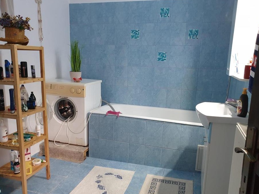 Vanzare casa, policlinica judeteana, zona 23 august