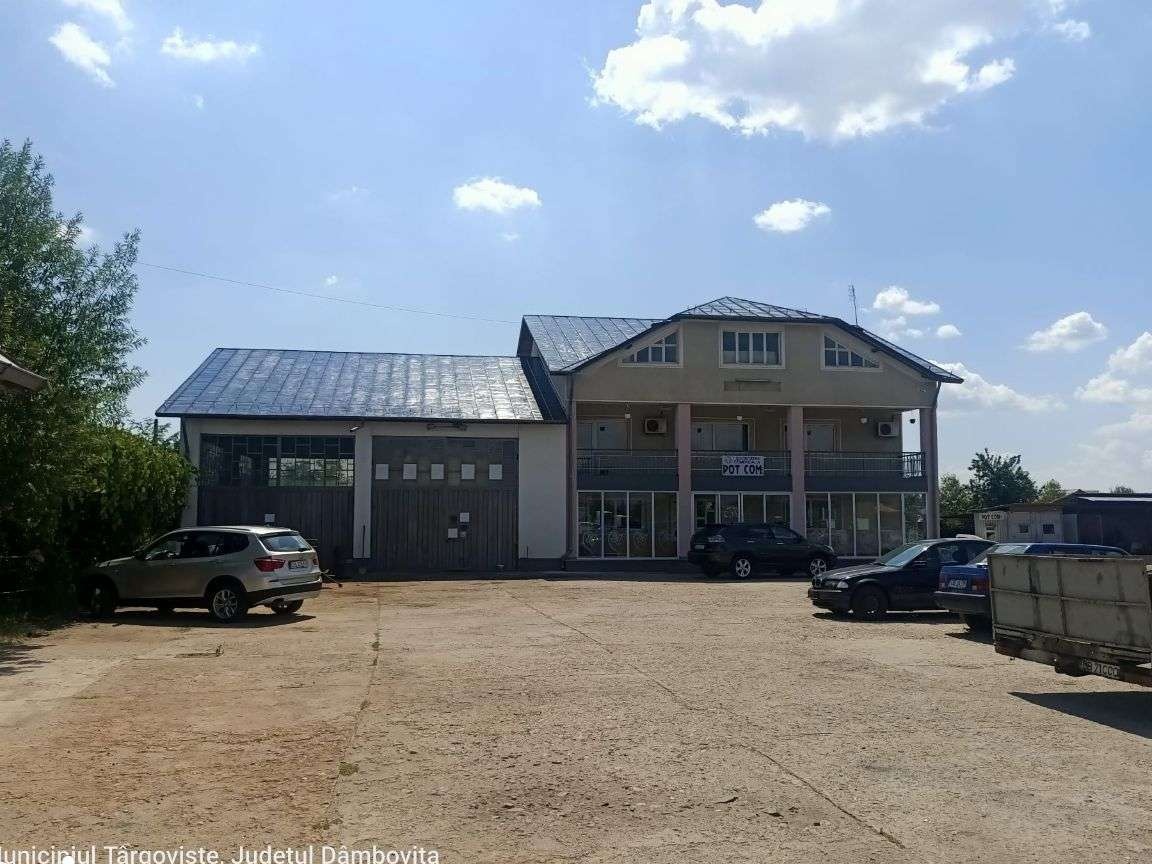 Vanzare cladire birouri P+1+M + hala, iesire Targoviste-Priseaca
