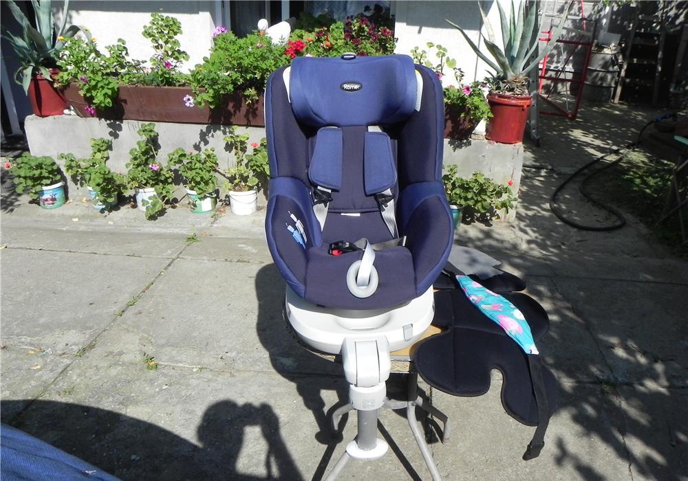 Vanzare scaun auto isofix pentru copil.
