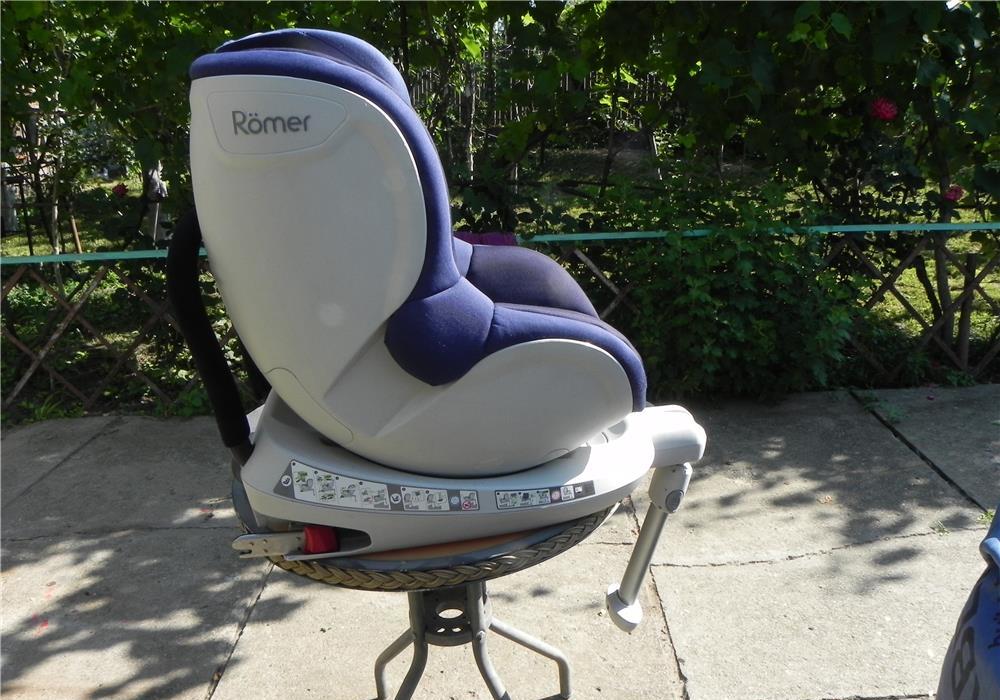 Vanzare scaun auto isofix pentru copil.