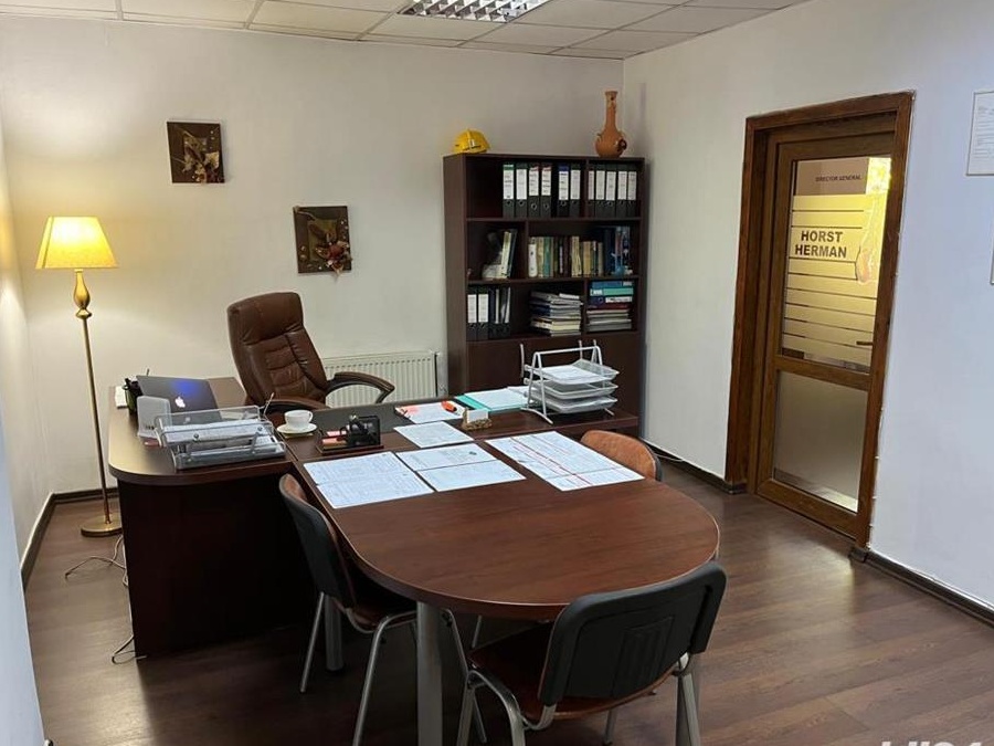 Vanzare teren+birouri