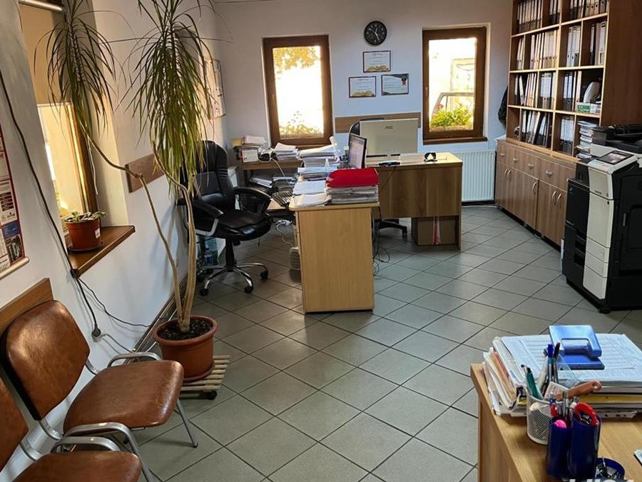Vanzare teren+birouri