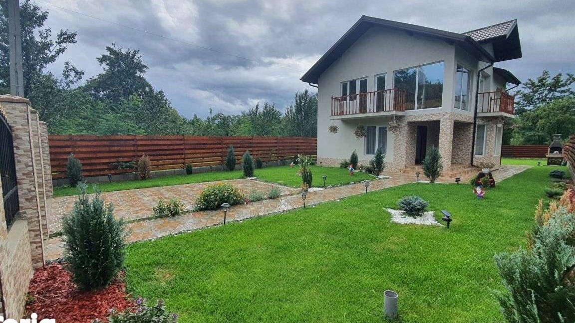 Vanzare vila 4 camere, mobilata si utilata, in Com.Izvoarele