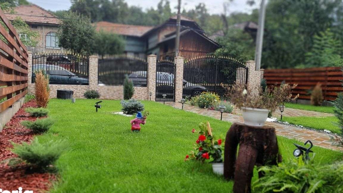Vanzare vila 4 camere, mobilata si utilata, in Com.Izvoarele
