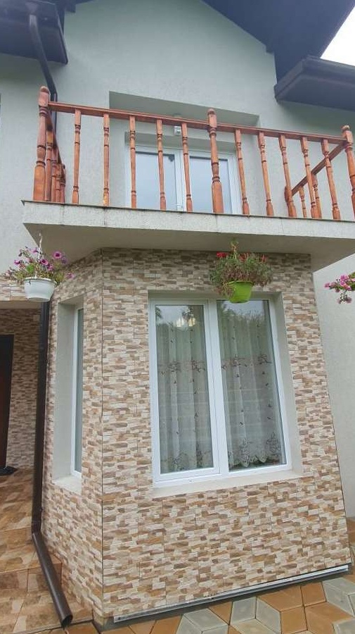 Vanzare vila 4 camere, mobilata si utilata, in Com.Izvoarele
