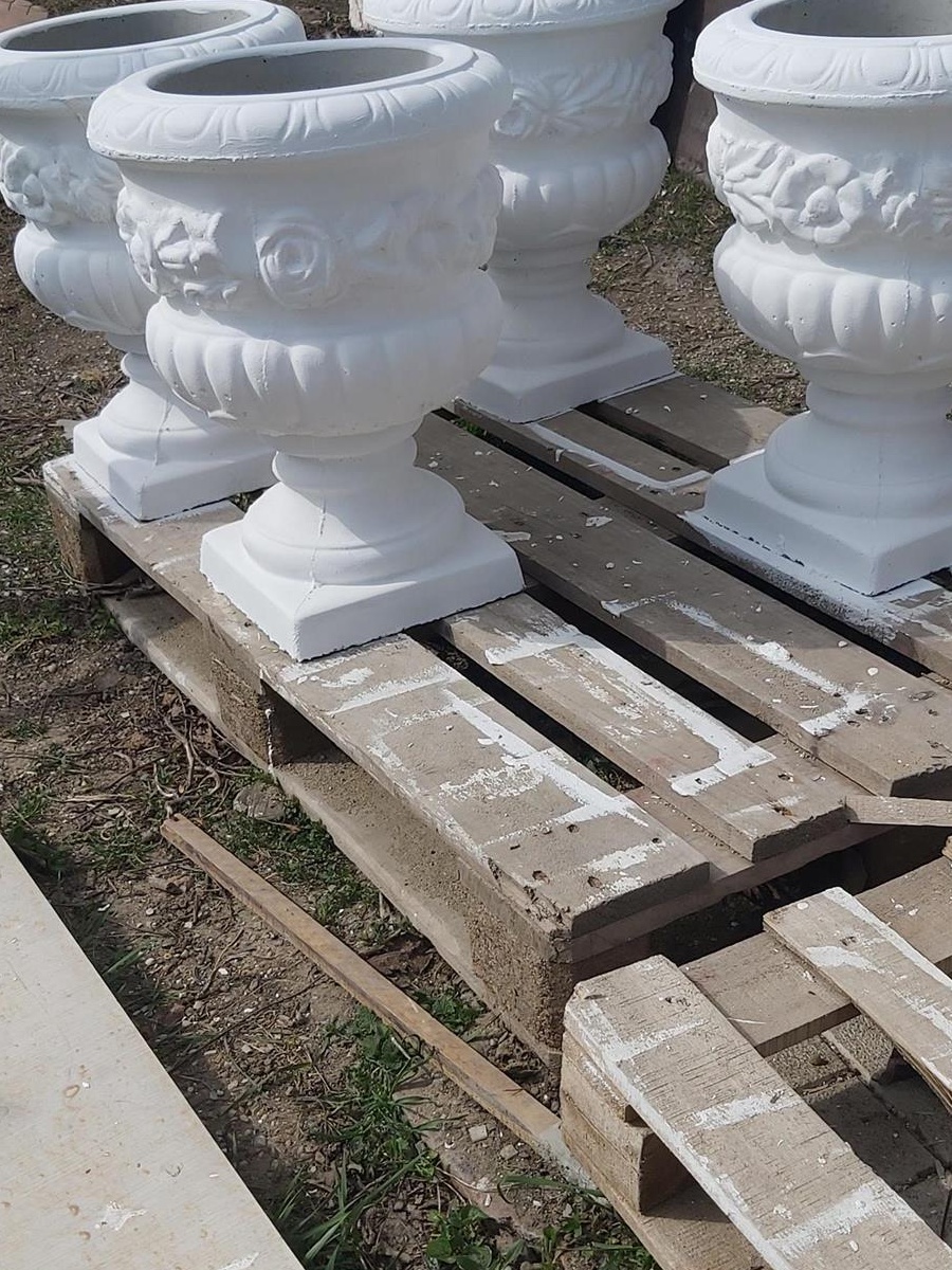 Vaze din beton.