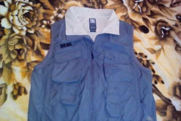 Vesta Nike ACG3 XL Gri cu multe buzunare water resistant pt Pescari