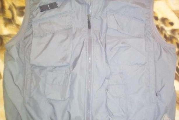 Vesta Nike ACG3 XL Gri cu multe buzunare water resistant pt Pescari