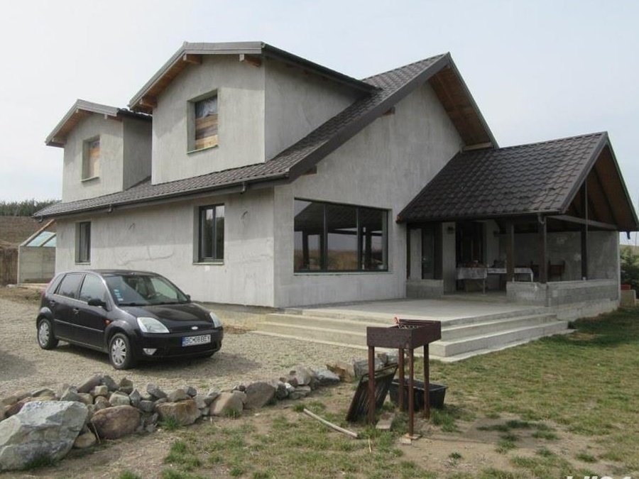 Vila 314 mp teren 7700 mp cu iaz piscicol - ideala locuinta, pensiune