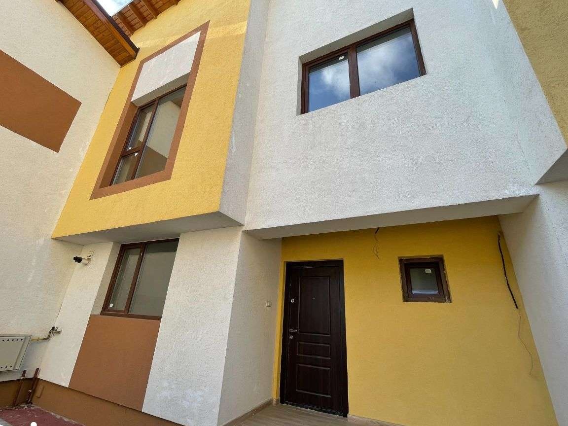 Vila 4 camere tip duplex de vanzare in Dobroesti