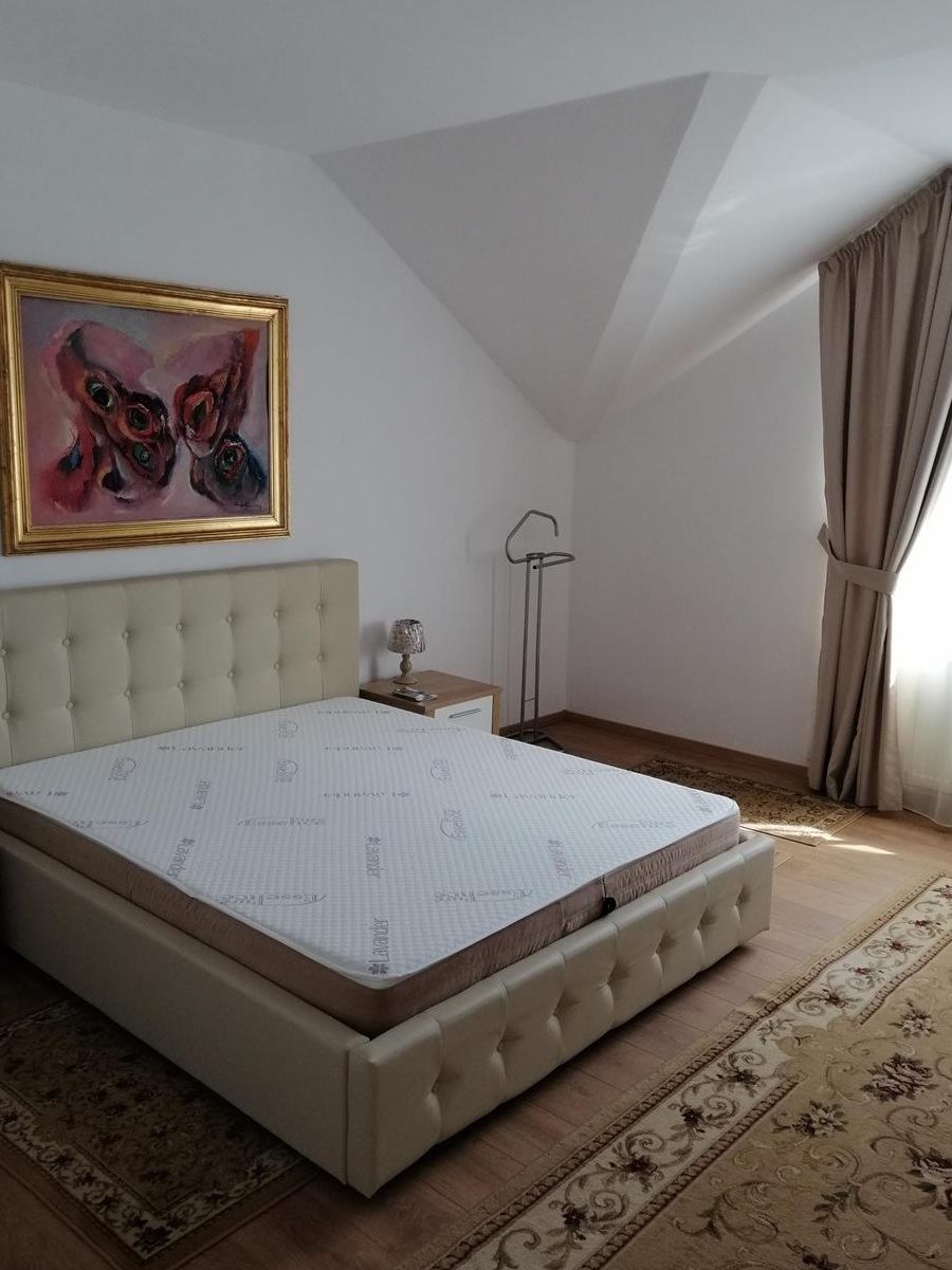 Vilă 5 camere,  complet mobilată si utilată, panouri fotovoltaice de 5kw.Sibiu.