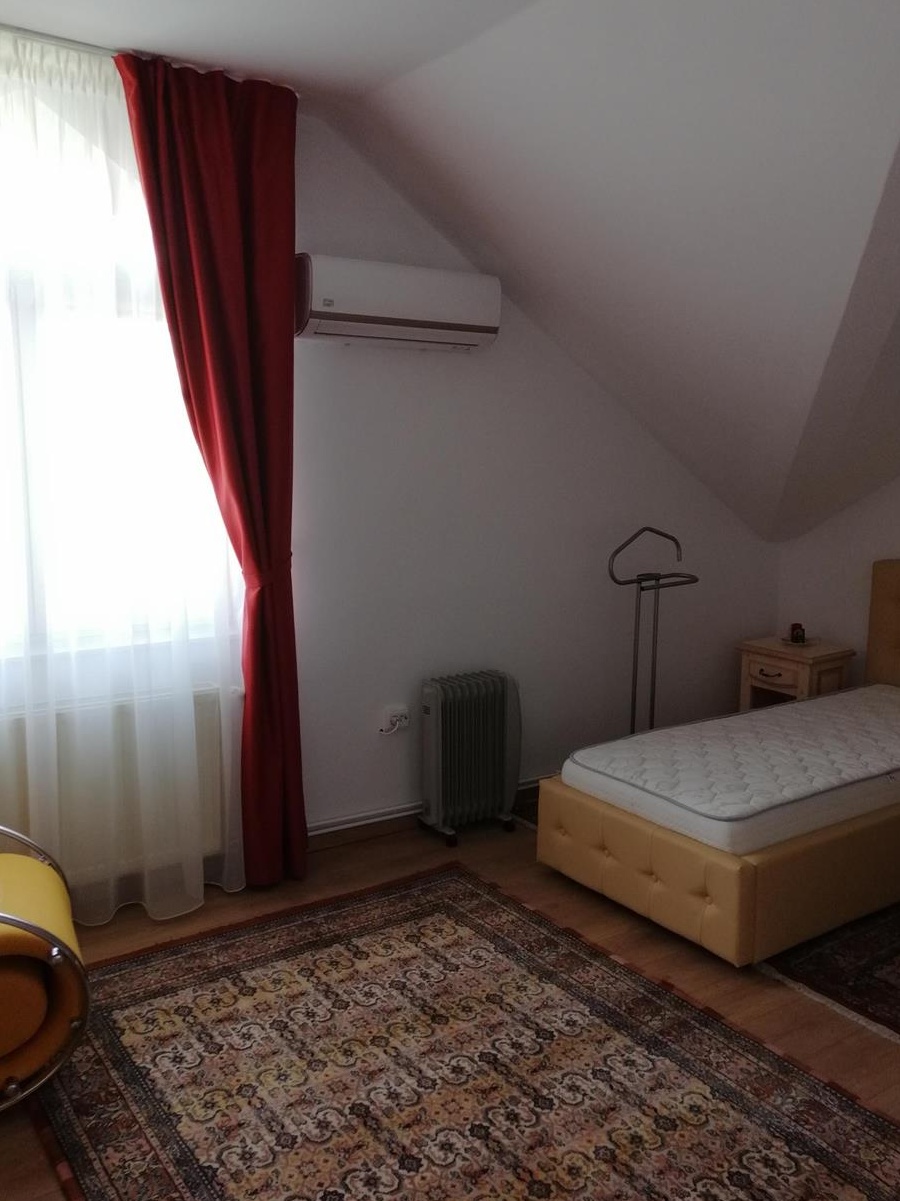 Vilă 5 camere,  complet mobilată si utilată, panouri fotovoltaice de 5kw.Sibiu.