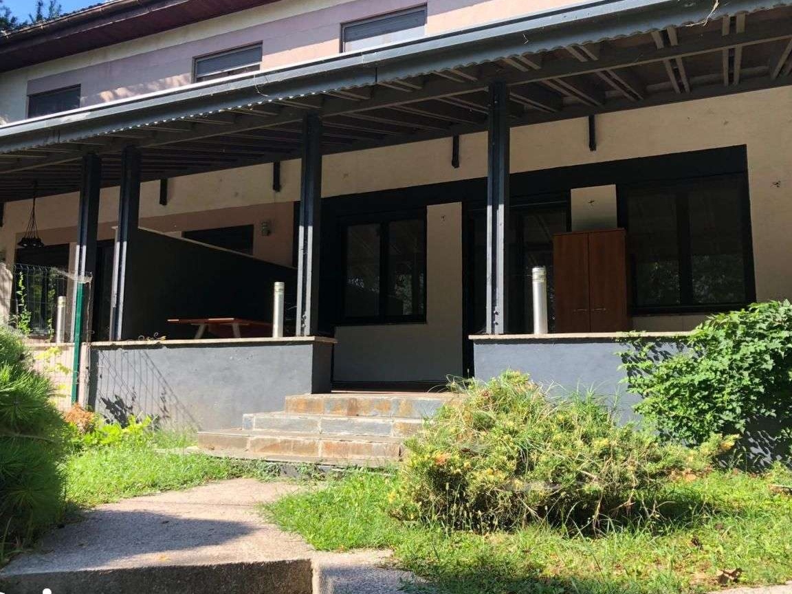 Vila 6 camere cu iesire la lacul Baneasa teren 300 mp