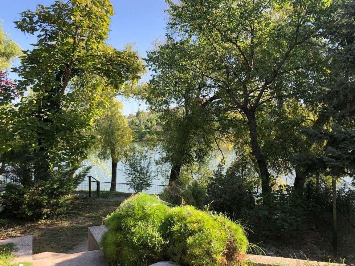 Vila 6 camere cu iesire la lacul Baneasa teren 300 mp