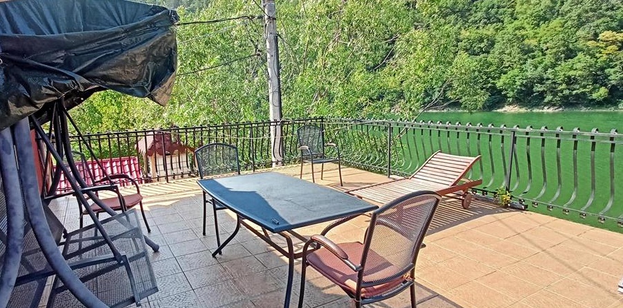 Vila cu 2 etaje lângă Lacul Cincis