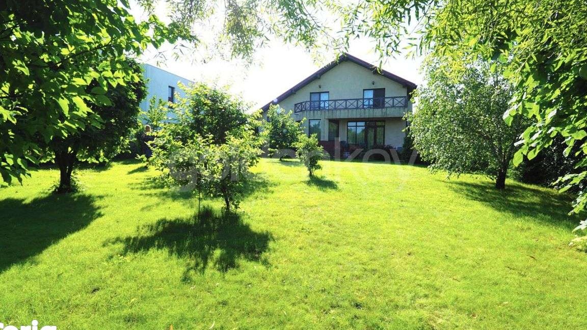 Vila cu 6 camere | gradina atent amenajata | garaj
