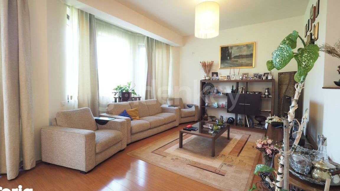 Vila cu 6 camere | gradina atent amenajata | garaj