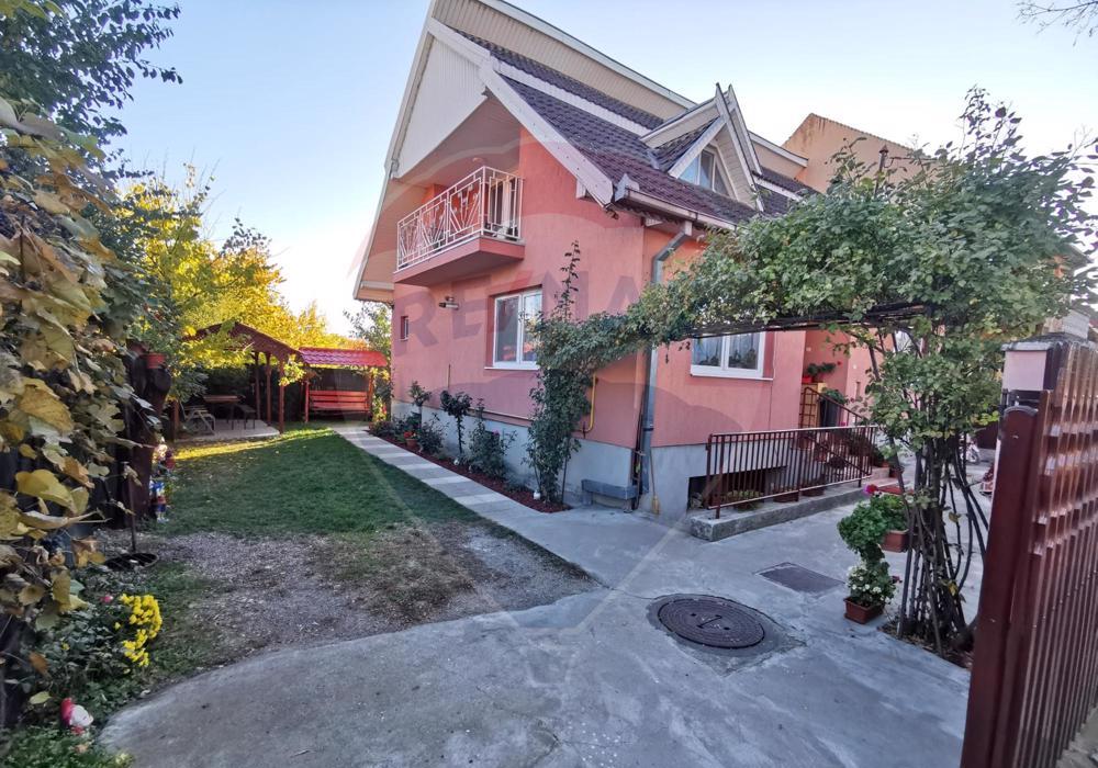 Vilă de vanzare cu 5 camere, zona Micro 15