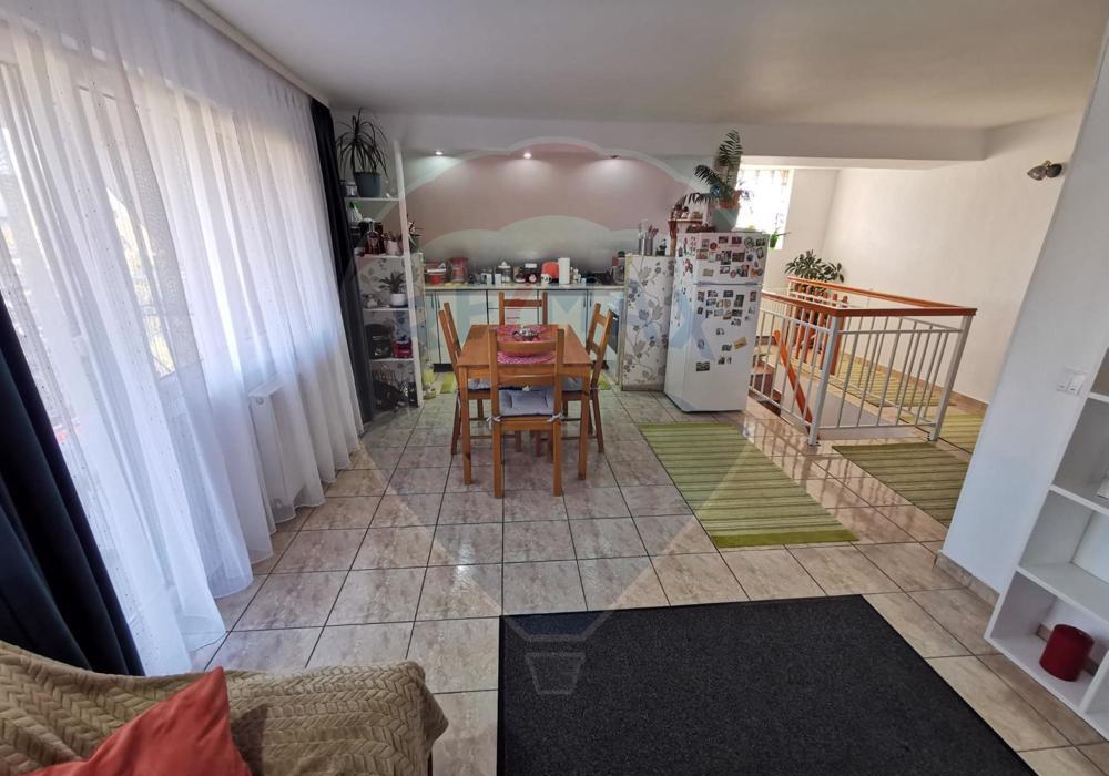 Vilă de vanzare cu 5 camere, zona Micro 15