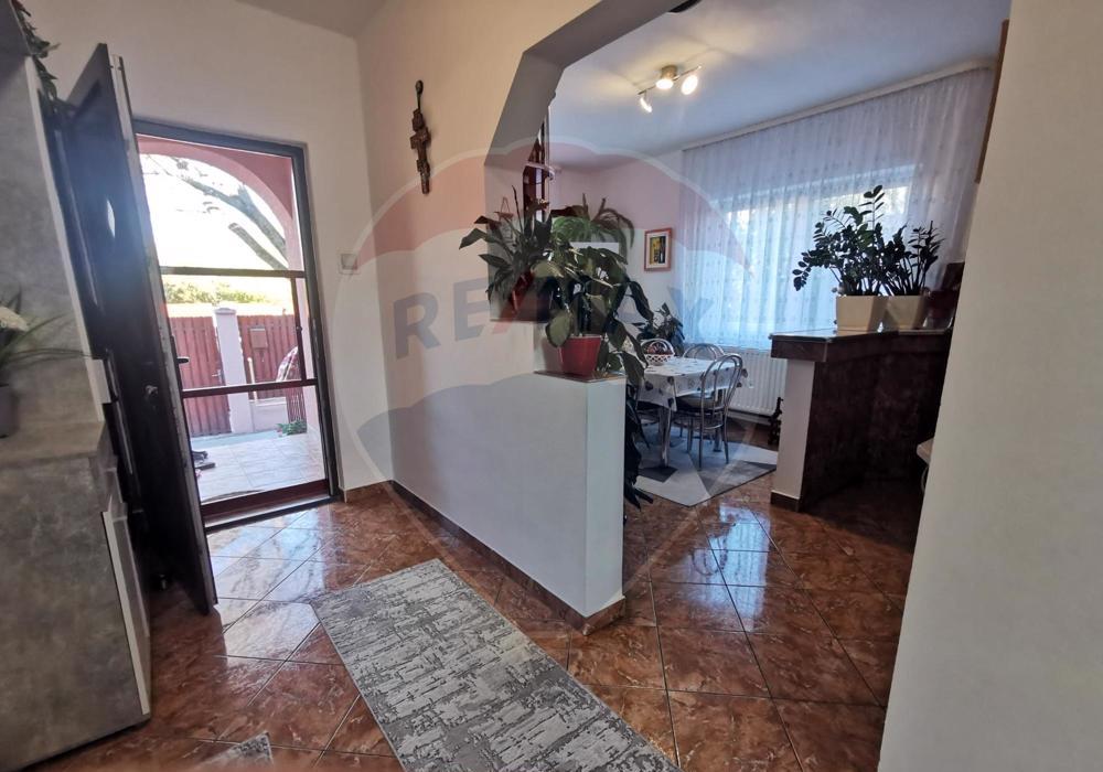 Vilă de vanzare cu 5 camere, zona Micro 15